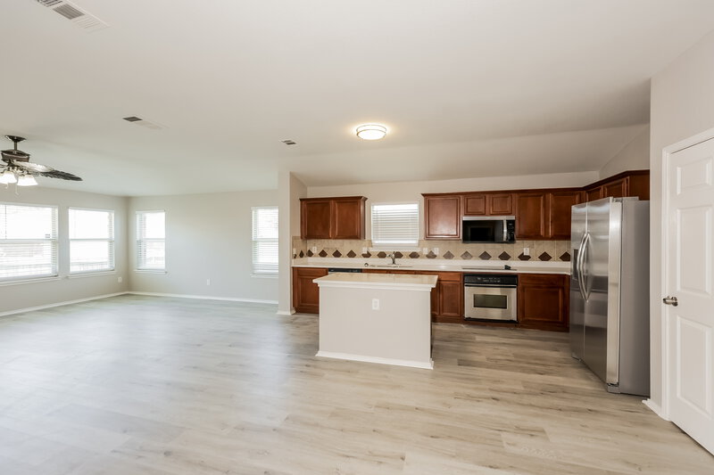 2,335/Mo, 609 Snapdragon Ln Desoto, TX 75115 Kitchen View 2