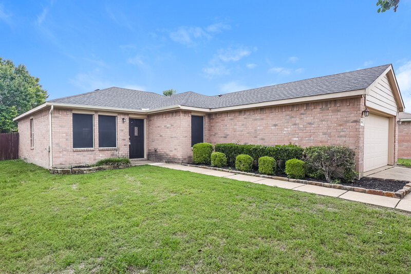 2,000/Mo, 214 Centenary Dr Forney, TX 75126 Front View