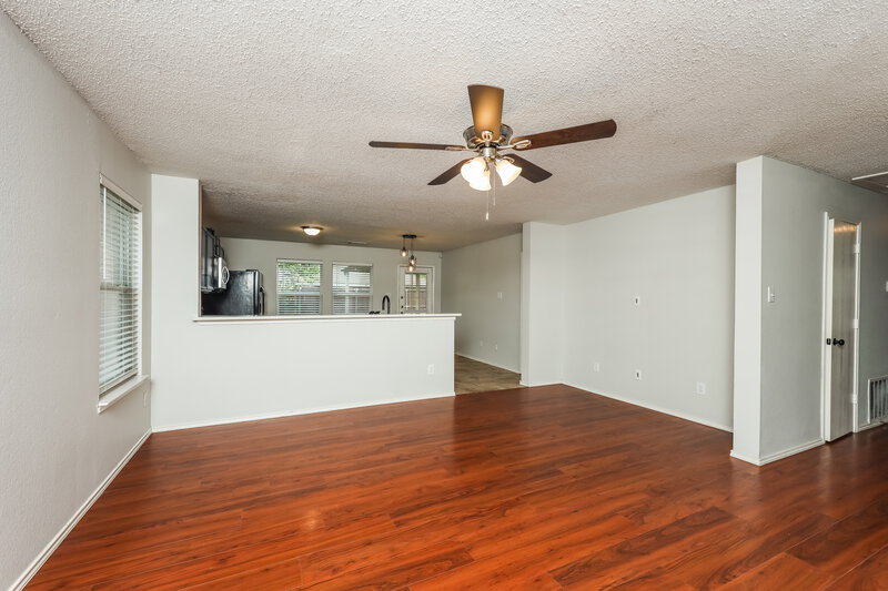2,000/Mo, 214 Centenary Dr Forney, TX 75126 Living Room View 2