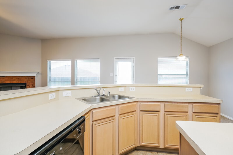 2,450/Mo, 1013 Urban Dr Desoto, TX 75115 Kitchen View 2