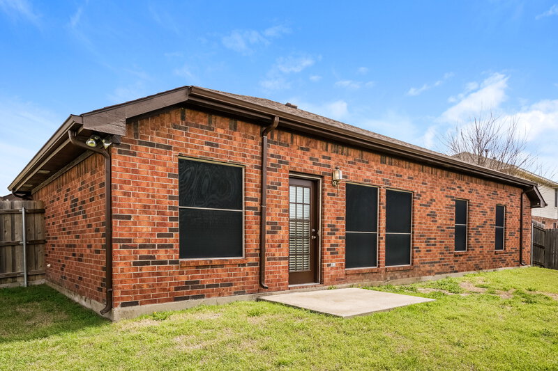 2,450/Mo, 1013 Urban Dr Desoto, TX 75115 Rear View