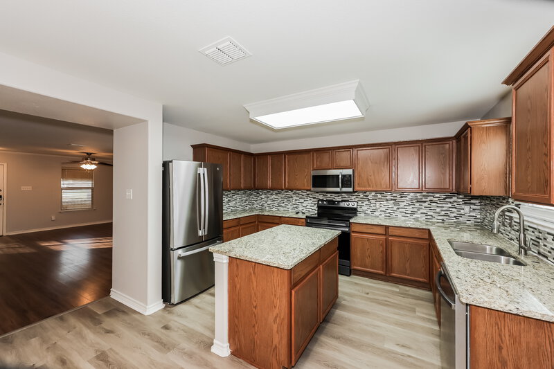 2,530/Mo, 344 Summer Tree Dr Hutchins, TX 75141 Kitchen View