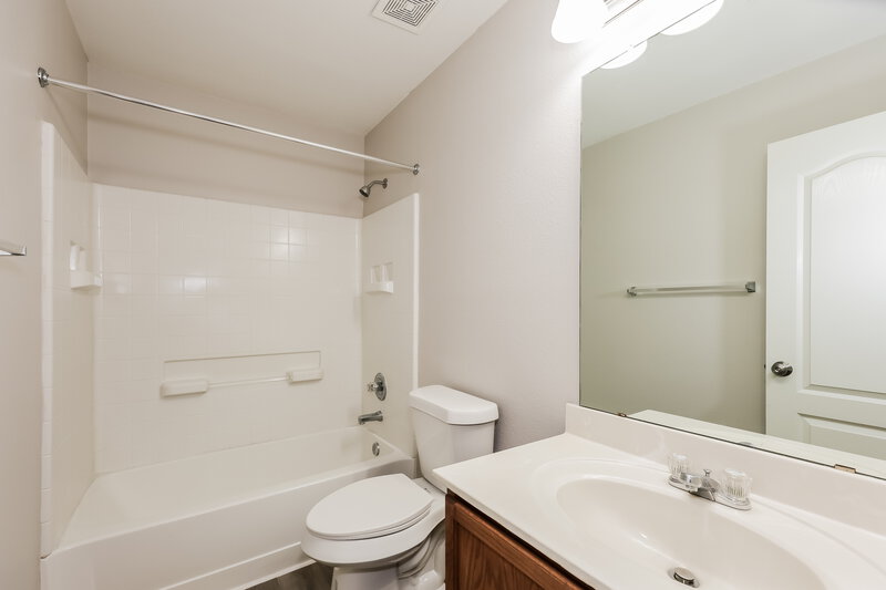 2,530/Mo, 344 Summer Tree Dr Hutchins, TX 75141 Bathroom View