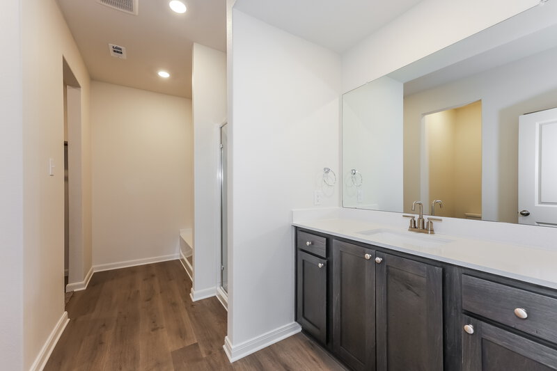 2,560/Mo, 1433 Woodwinds Dr Fort Worth, TX 76140 Main Bathroom View