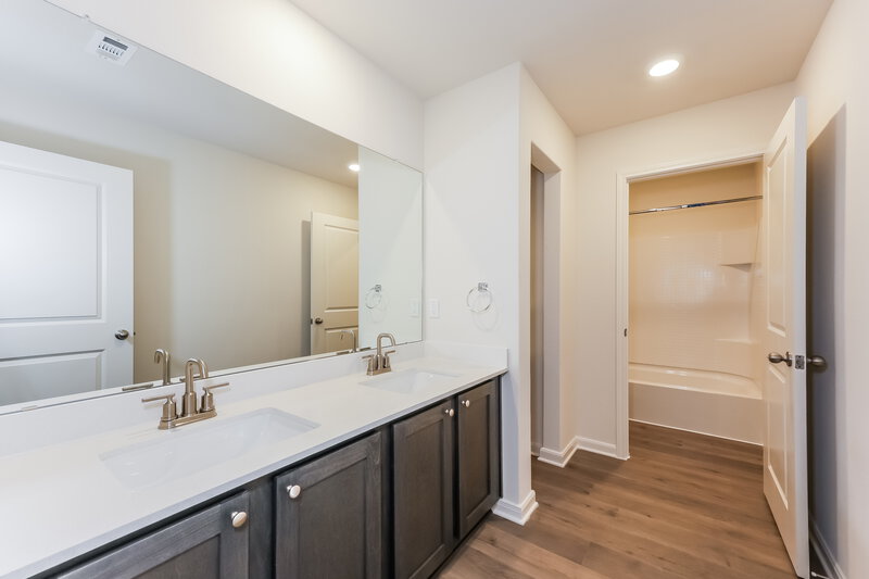 2,560/Mo, 1433 Woodwinds Dr Fort Worth, TX 76140 Bathroom View