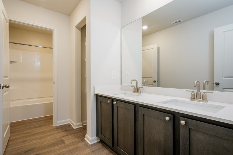 2,690/Mo, 1413 Woodwinds Dr Fort Worth, TX 76140 Main Bathroom View