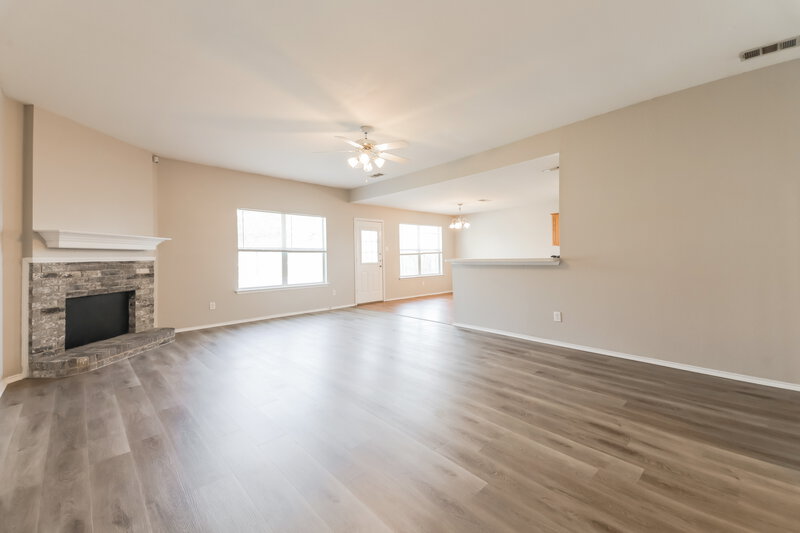 1,775/Mo, 302 S Chestnut St Forney, TX 75126 Living Room View