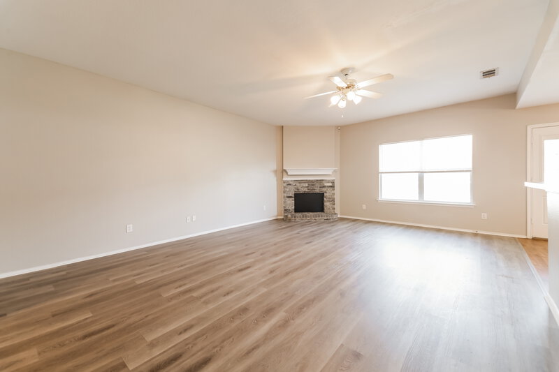 1,775/Mo, 302 S Chestnut St Forney, TX 75126 Living Room View 2