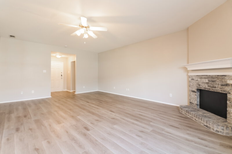 1,775/Mo, 302 S Chestnut St Forney, TX 75126 Living Room View 3