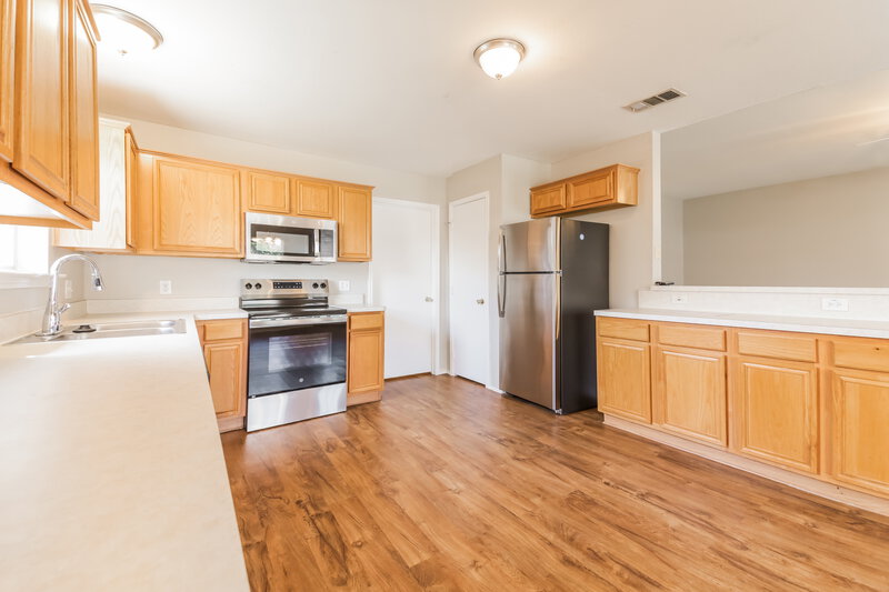 1,775/Mo, 302 S Chestnut St Forney, TX 75126 Kitchen View 2