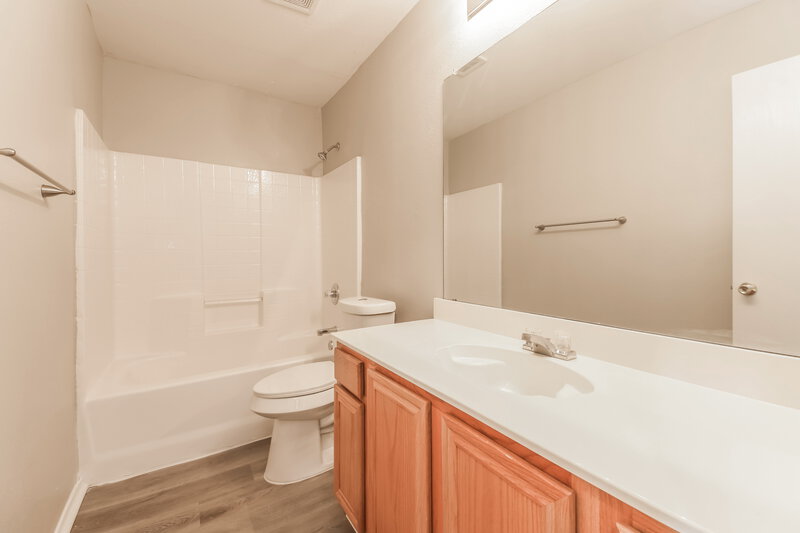 1,775/Mo, 302 S Chestnut St Forney, TX 75126 Bathroom View