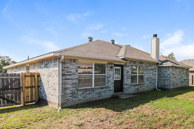 1,775/Mo, 302 S Chestnut St Forney, TX 75126 Rear View