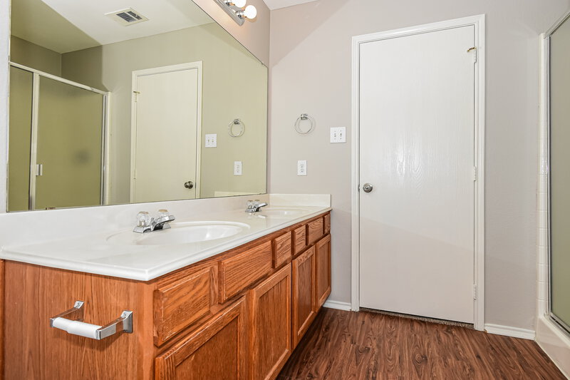 1,965/Mo, 3884 Pinebluff Ln Rockwall, TX 75032 Main Bathroom View