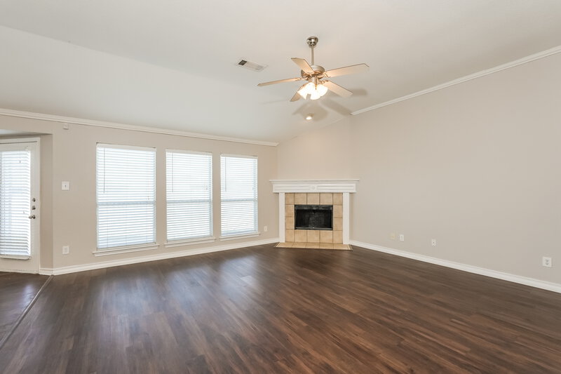 1,885/Mo, 909 Crowder Dr Crowley, TX 76036 Living Room View 3