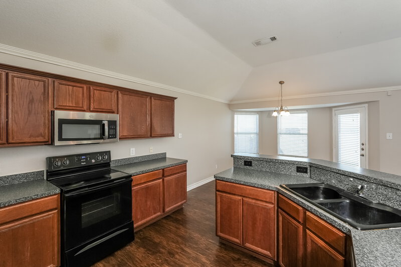 1,885/Mo, 909 Crowder Dr Crowley, TX 76036 Kitchen View 2