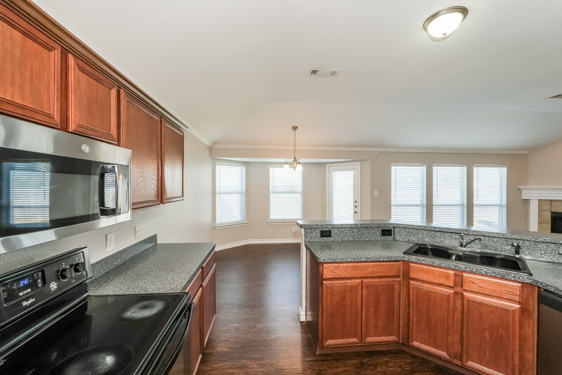 1,885/Mo, 909 Crowder Dr Crowley, TX 76036 Kitchen View 3
