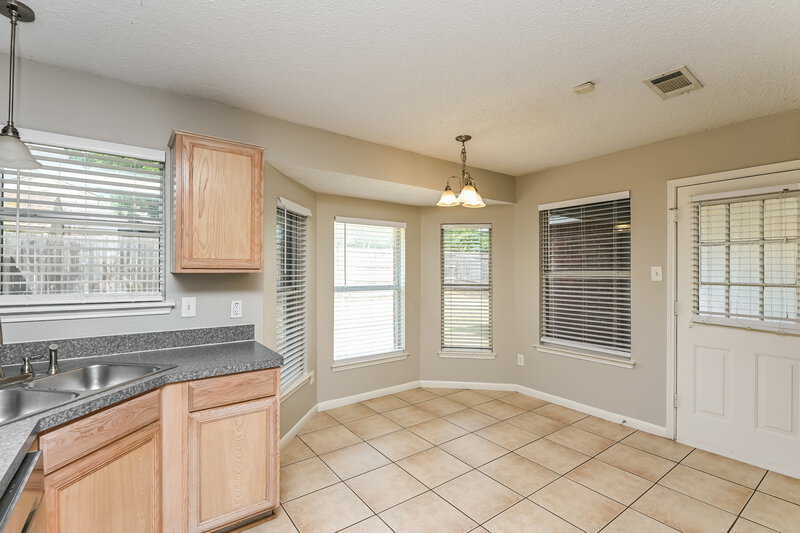 2,020/Mo, 925 Comiskey Ct Saginaw, TX 76179 Kitchen View 2
