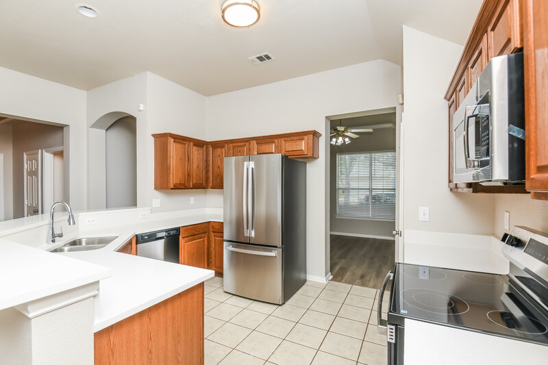 2,250/Mo, 8905 Friendswood Dr Fort Worth, TX 76123 Kitchen View 3