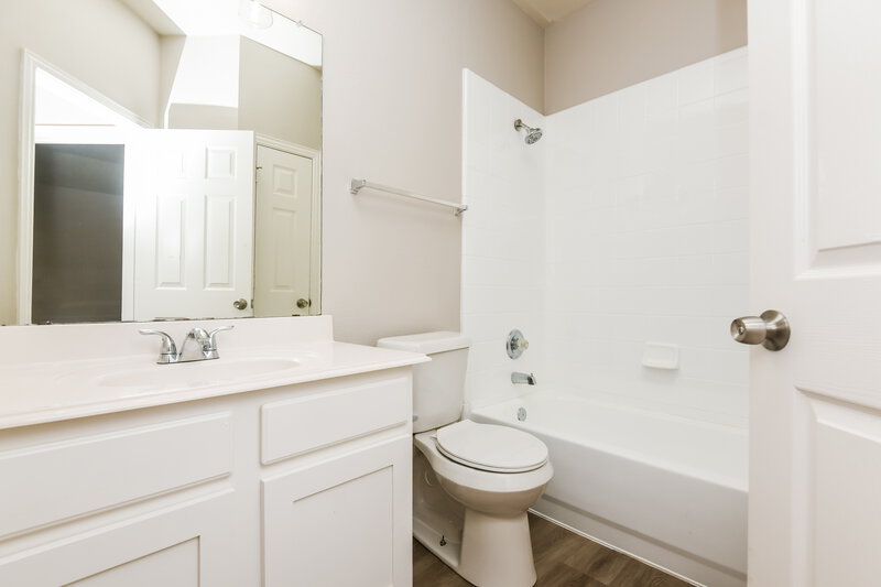2,250/Mo, 8905 Friendswood Dr Fort Worth, TX 76123 Bathroom View