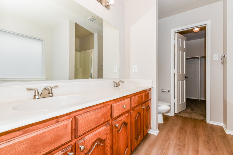 1,870/Mo, 600 Preston Dr Royse City, TX 75189 Main Bathroom View
