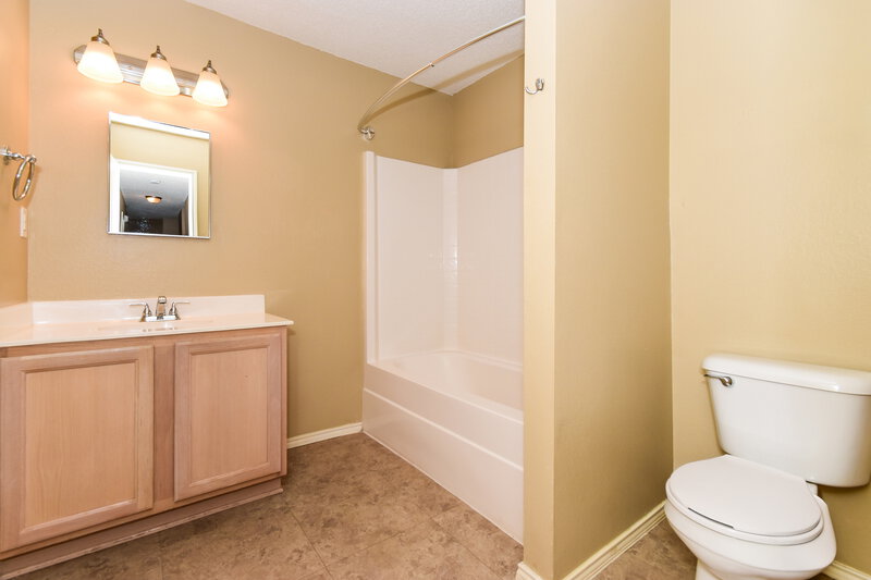 1,720/Mo, 2519 Eastwood Dr Rockwall, TX 75032 Main Bathroom View 3