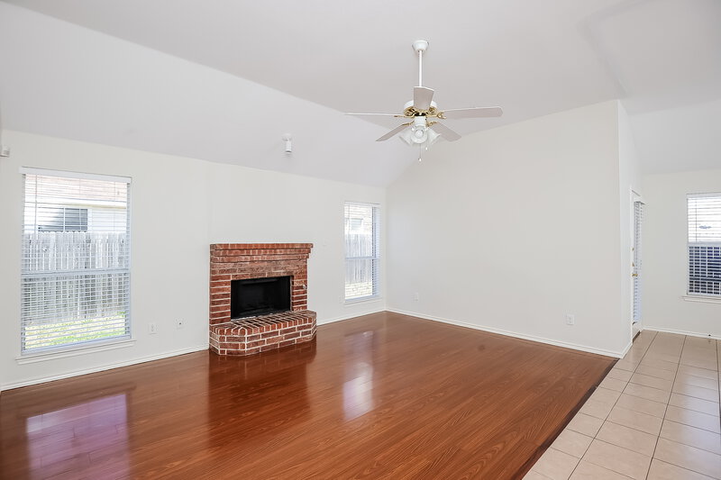 2,255/Mo, 6618 Spencer Dr Arlington, TX 76002 Living Room View