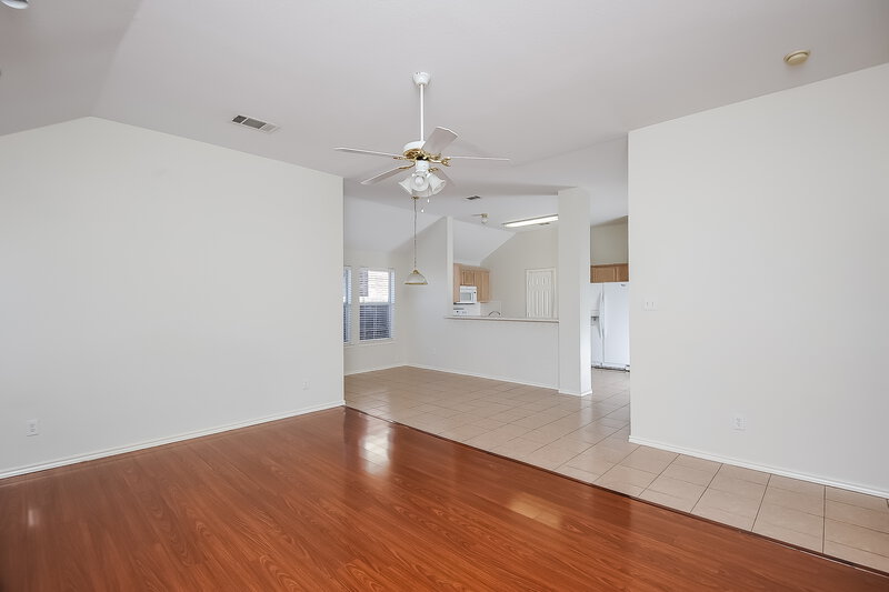 2,255/Mo, 6618 Spencer Dr Arlington, TX 76002 Living Room View 2