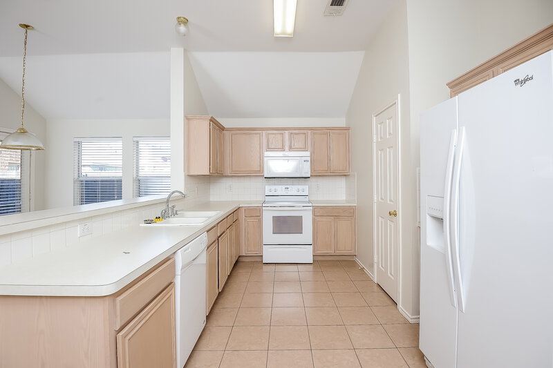 2,255/Mo, 6618 Spencer Dr Arlington, TX 76002 Kitchen View