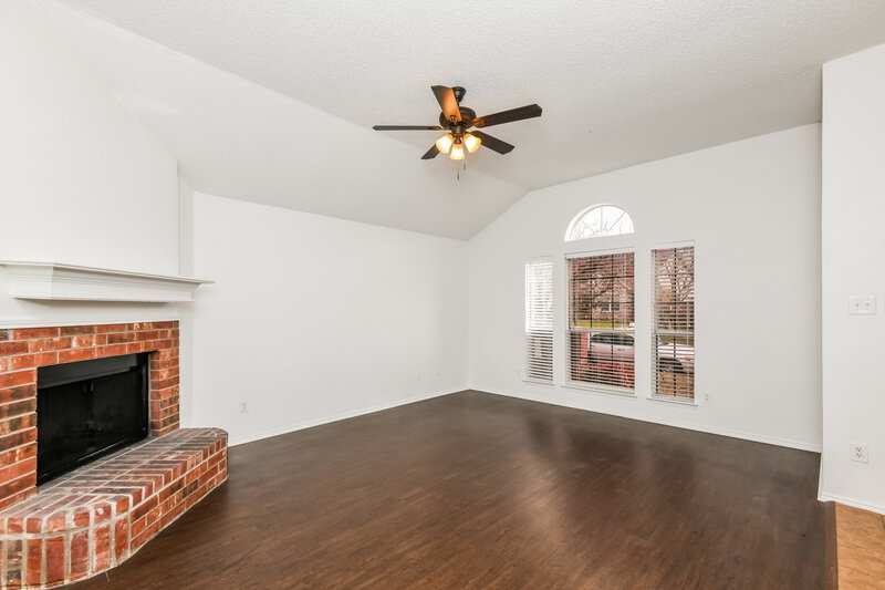 1,770/Mo, 8620 Garden Springs Dr Fort Worth, TX 76123 Living Room View