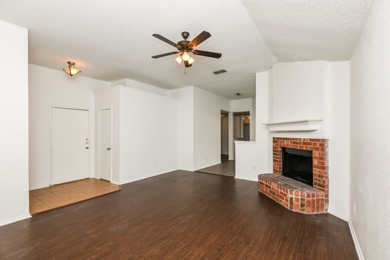 1,770/Mo, 8620 Garden Springs Dr Fort Worth, TX 76123 Living Room View 2