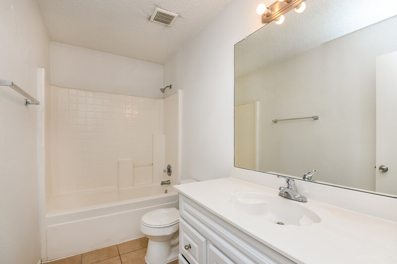 1,770/Mo, 8620 Garden Springs Dr Fort Worth, TX 76123 Bathroom View