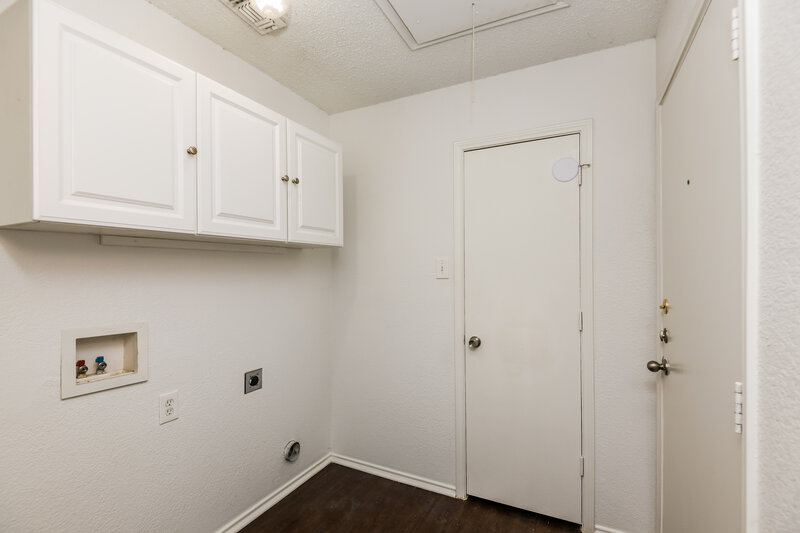 1,770/Mo, 8620 Garden Springs Dr Fort Worth, TX 76123 Laundry Room View