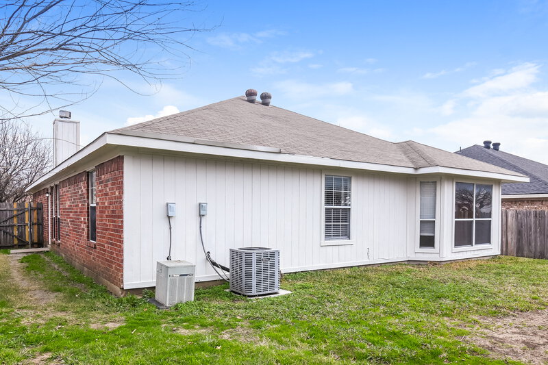 1,770/Mo, 8620 Garden Springs Dr Fort Worth, TX 76123 Rear View