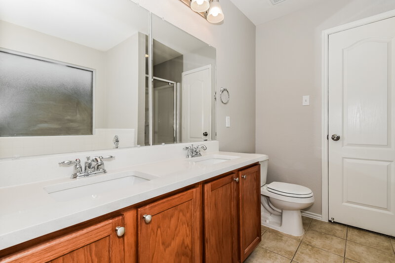2,155/Mo, 2016 Cobblestone Trl Forney, TX 75126 Main Bathroom View