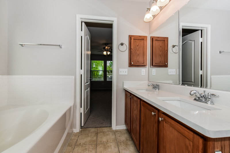 2,155/Mo, 2016 Cobblestone Trl Forney, TX 75126 Main Bathroom View 2