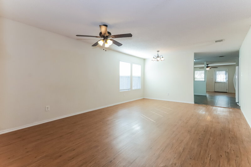 1,970/Mo, 8804 Seven Oaks Ln Denton, TX 76210 Family Room View