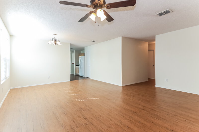 1,970/Mo, 8804 Seven Oaks Ln Denton, TX 76210 Family Room View 2