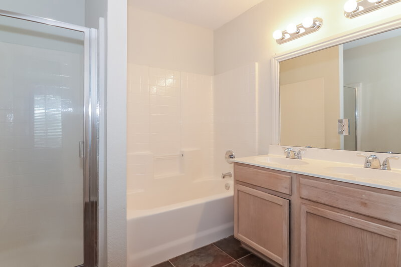 1,970/Mo, 8804 Seven Oaks Ln Denton, TX 76210 Main Bathroom View