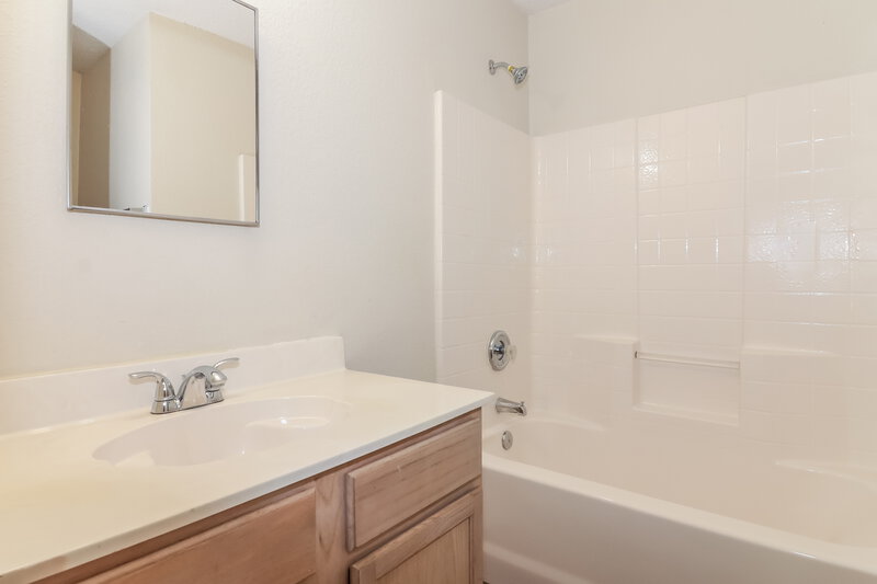 1,970/Mo, 8804 Seven Oaks Ln Denton, TX 76210 Bathroom View