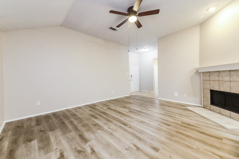 2,040/Mo, 2413 Finch Dr Mesquite, TX 75181 Living Room View 3
