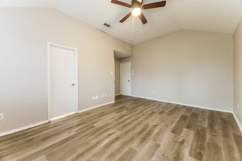 2,040/Mo, 2413 Finch Dr Mesquite, TX 75181 Main Bedroom View 2