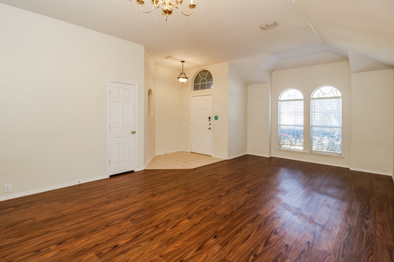 2,370/Mo, 104 Silktree Ct Lake Dallas, TX 75065 Living Room View