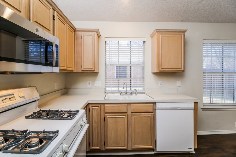 2,370/Mo, 104 Silktree Ct Lake Dallas, TX 75065 Kitchen View 3