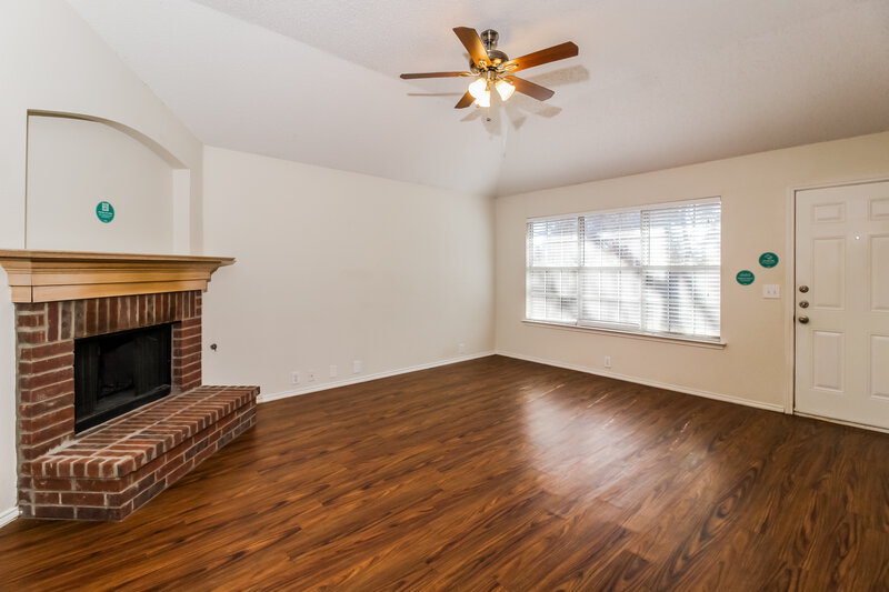 2,370/Mo, 104 Silktree Ct Lake Dallas, TX 75065 Family Room View