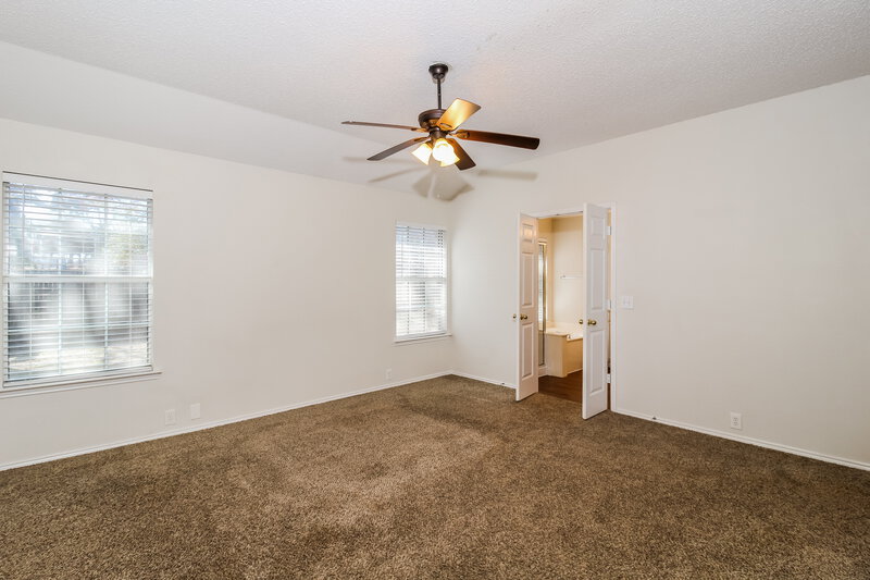 2,370/Mo, 104 Silktree Ct Lake Dallas, TX 75065 Main Bedroom View