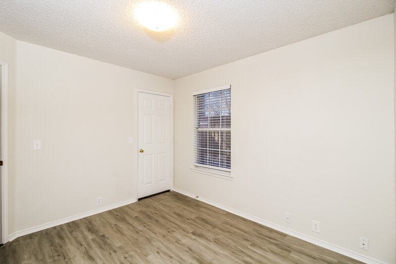 2,370/Mo, 104 Silktree Ct Lake Dallas, TX 75065 Bedroom View
