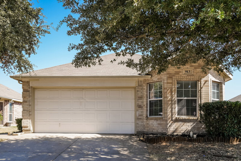 1,810/Mo, 913 Honey Locust Ln Crowley, TX 76036 External View