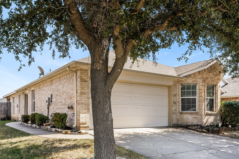 1,810/Mo, 913 Honey Locust Ln Crowley, TX 76036 Front View