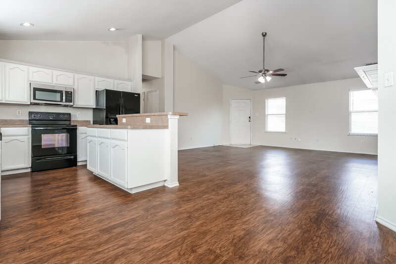 1,810/Mo, 913 Honey Locust Ln Crowley, TX 76036 Living Room View 2