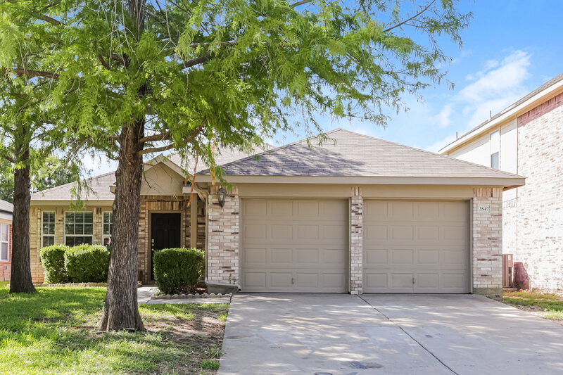 2,270/Mo, 2847 Park Place Dr Grand Prairie, TX 75052 External View